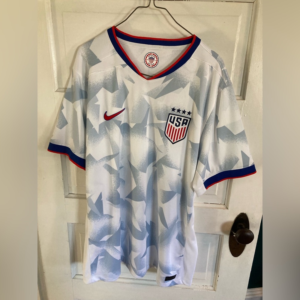 Nike USWNT home stadium soccer jersey
Team USA! Get ready for the World Cup!